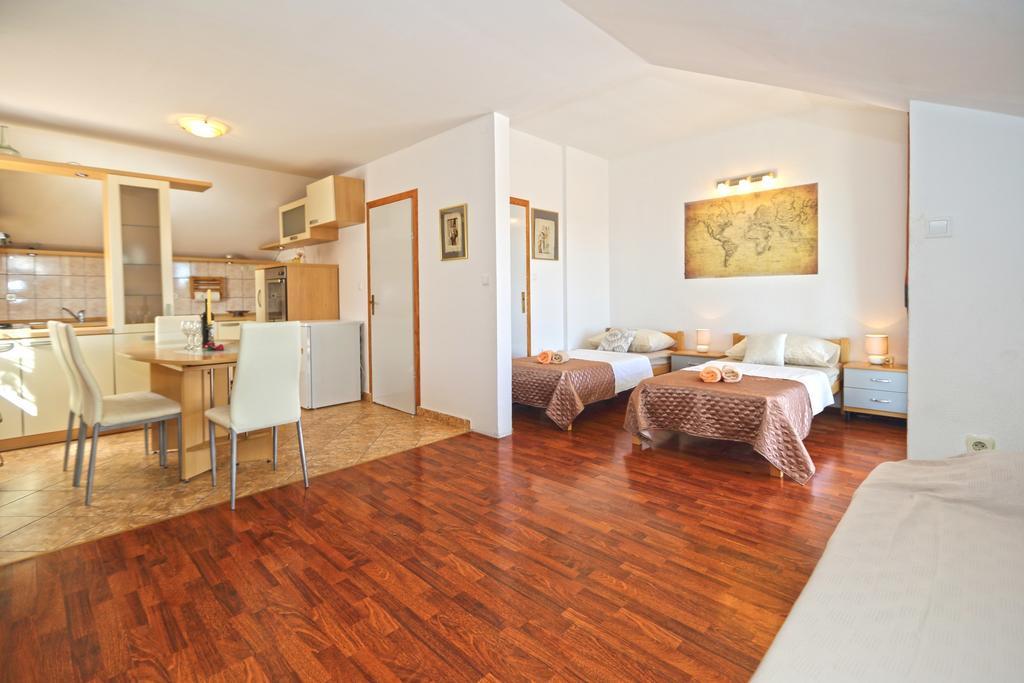 Apartmani Niki Hvar Hvar Town Ruang foto